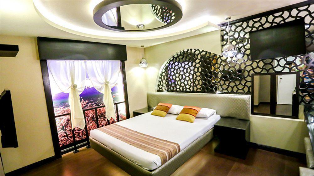 Hotel 2016 Manila Exterior photo
