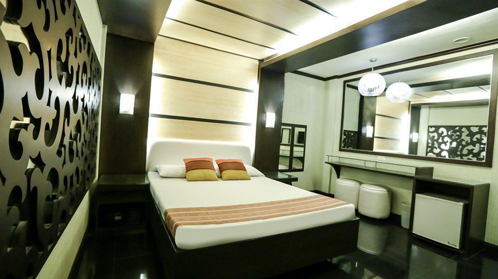 Hotel 2016 Manila Exterior photo