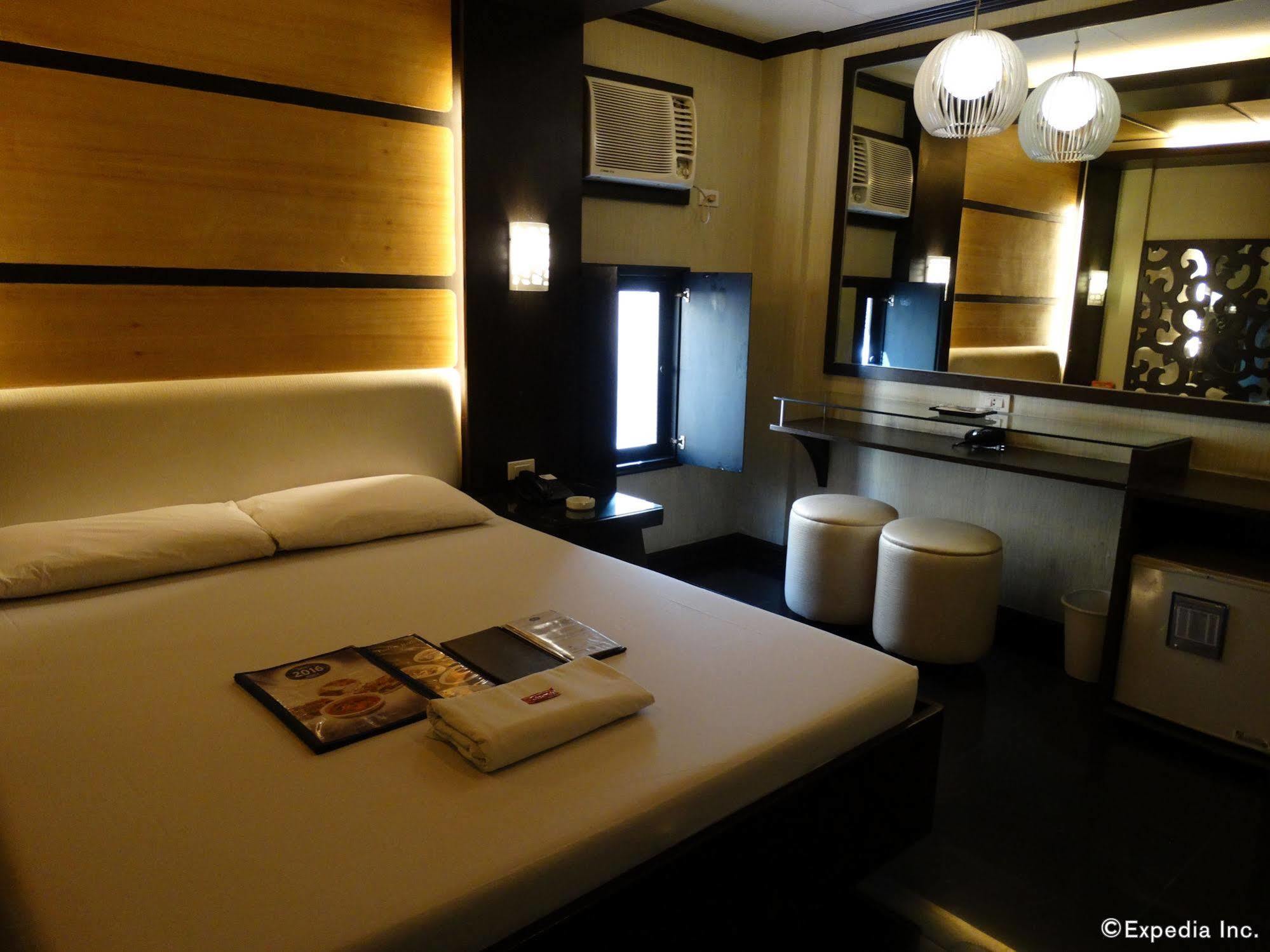 Hotel 2016 Manila Exterior photo