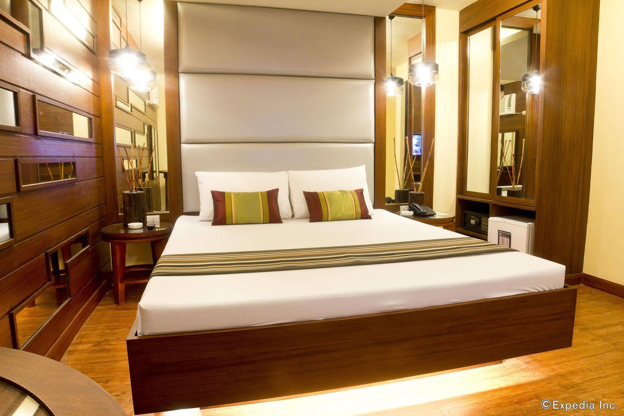 Hotel 2016 Manila Exterior photo