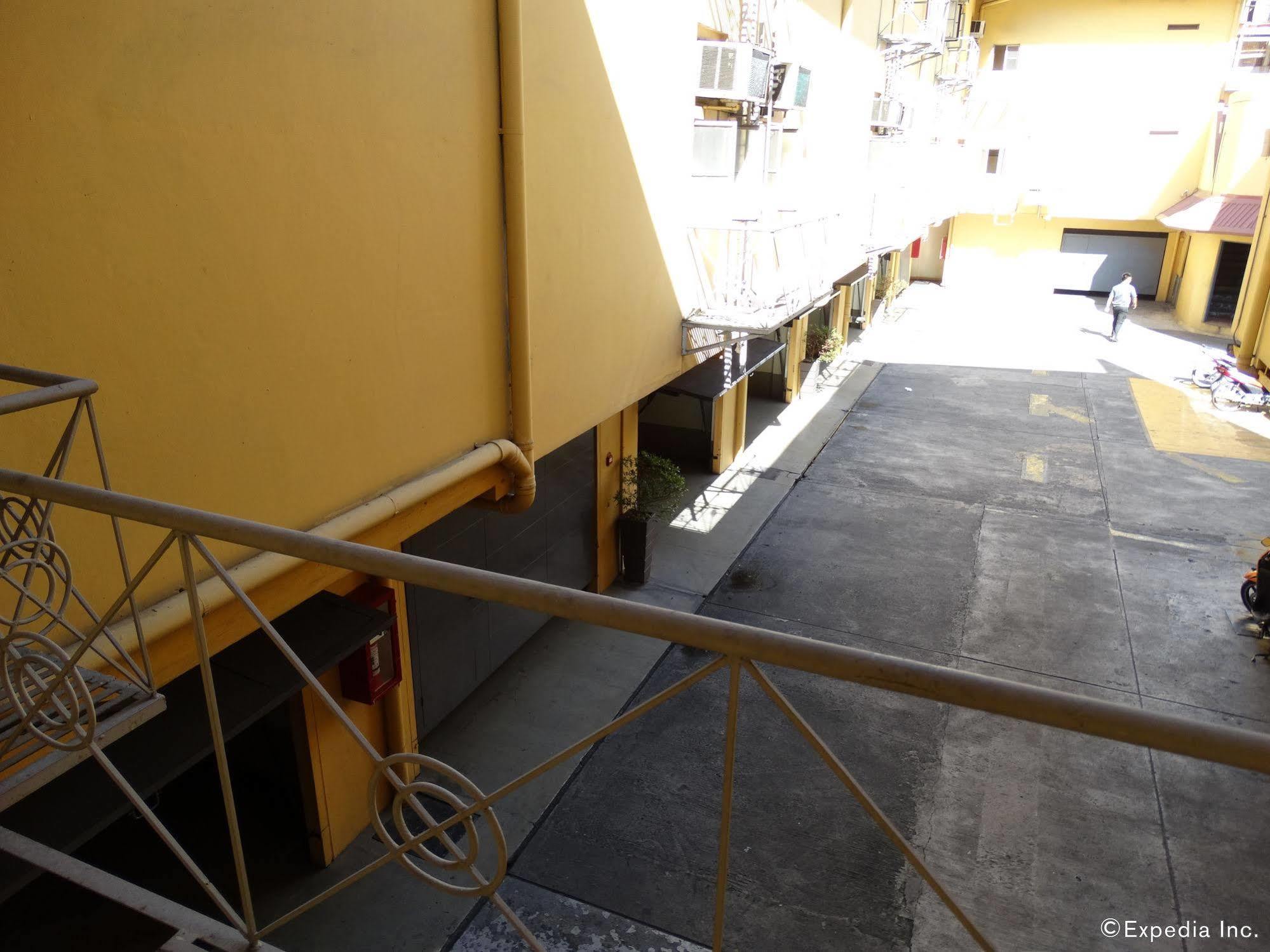 Hotel 2016 Manila Exterior photo