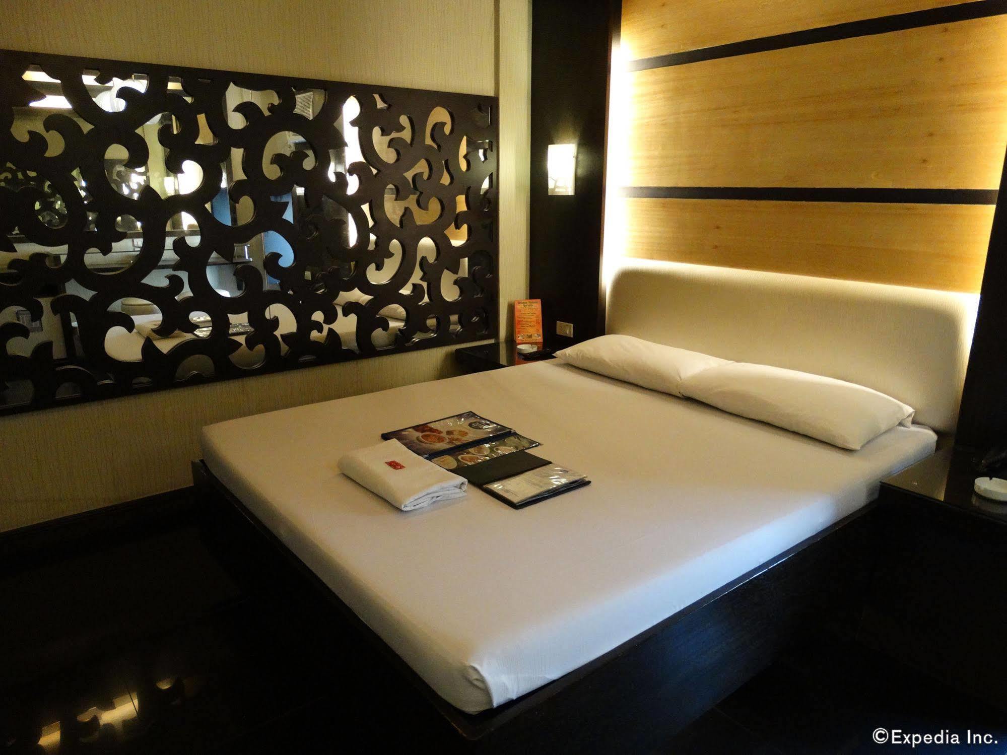 Hotel 2016 Manila Exterior photo