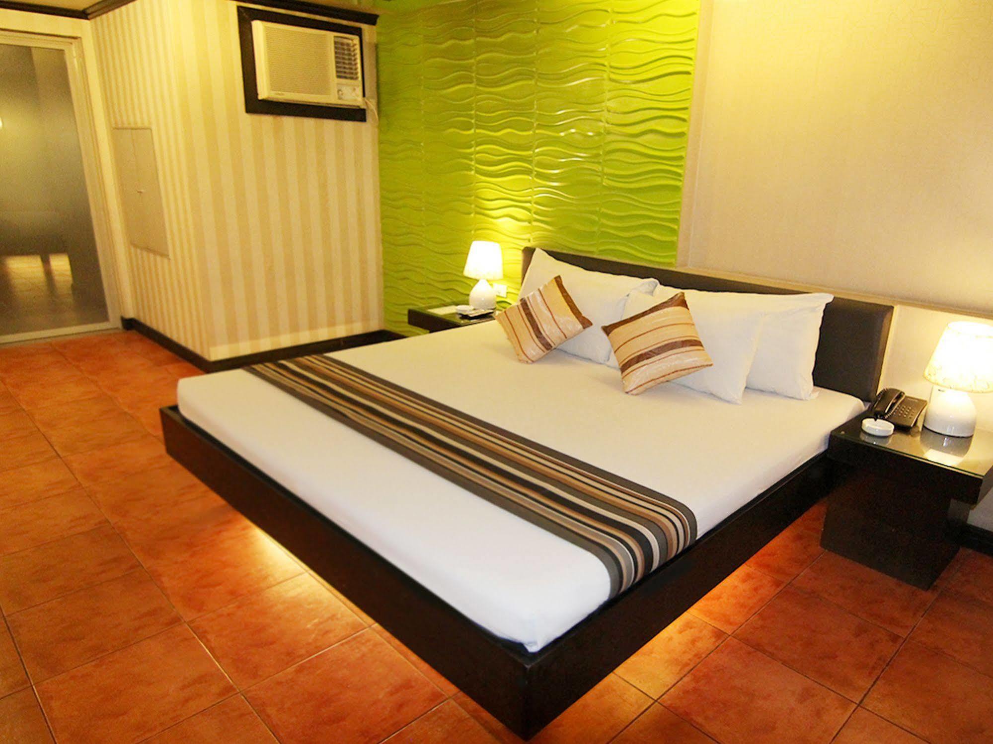 Hotel 2016 Manila Exterior photo